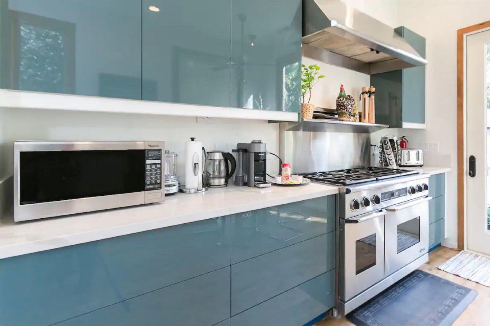 A's West LA Bungalow — photo 10