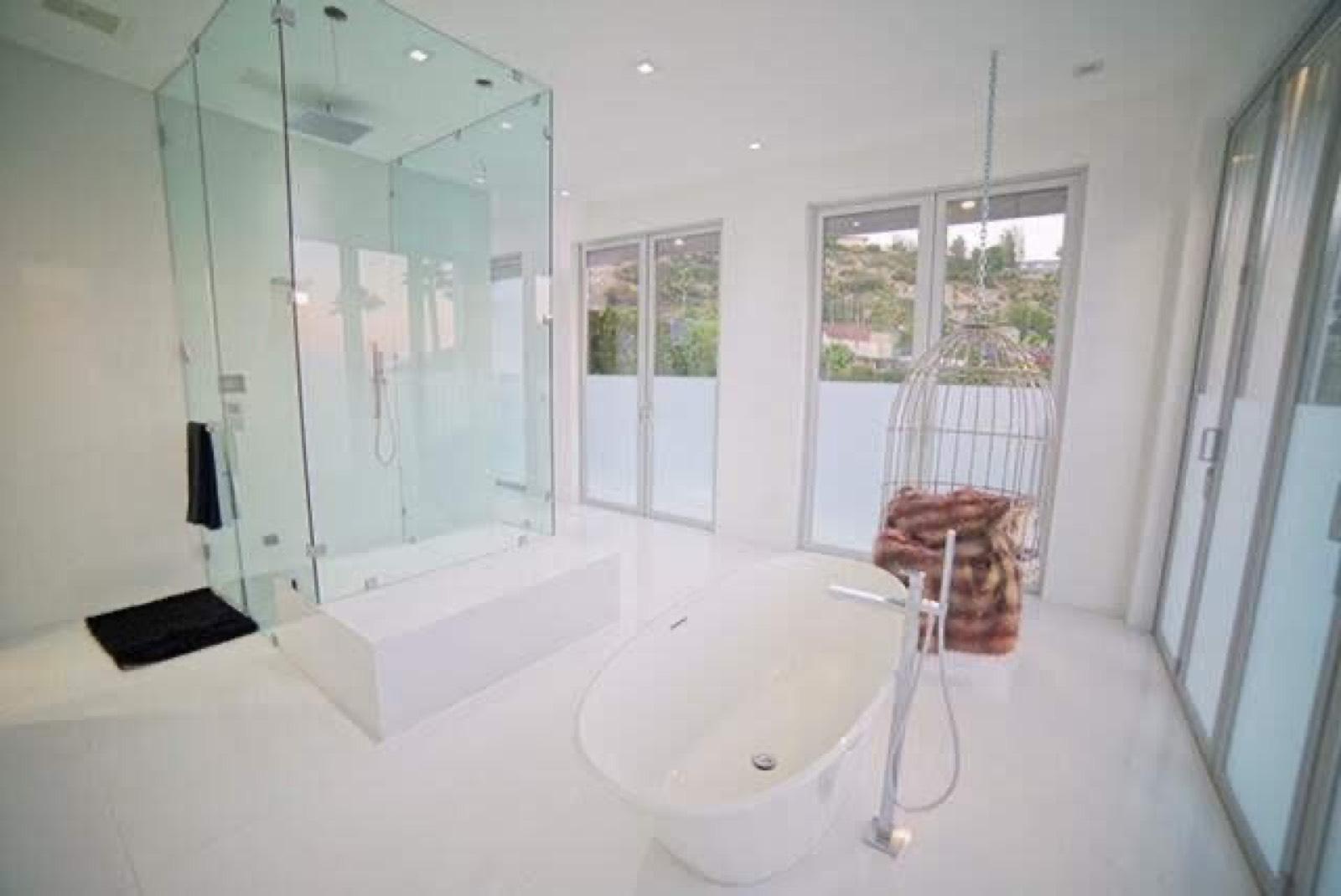 A's White Modern — photo 12
