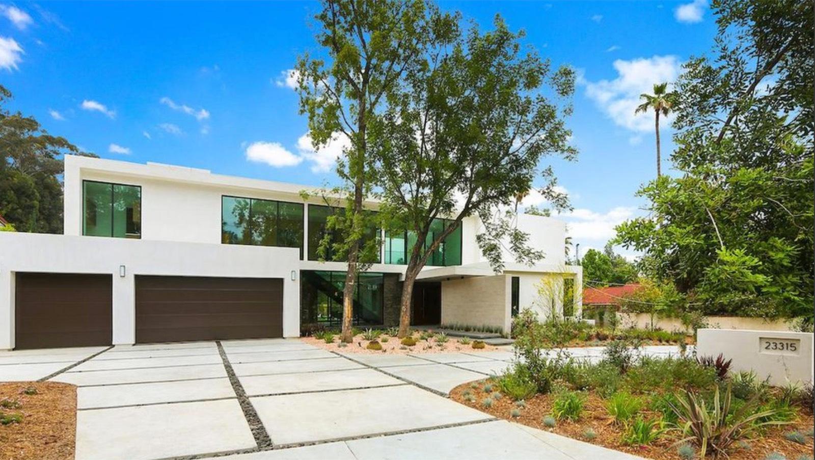 A's Woodland Hills House — photo 2