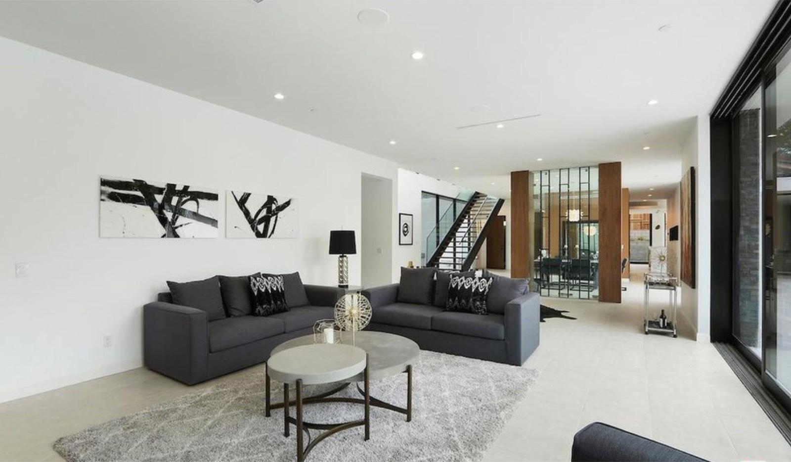 A's Woodland Hills House — photo 12