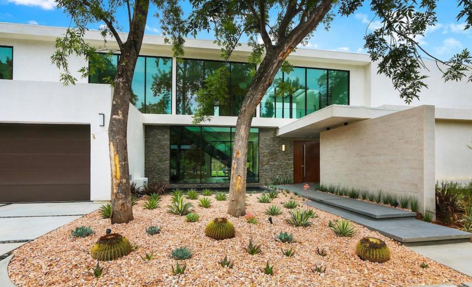 A's Woodland Hills House — photo 4