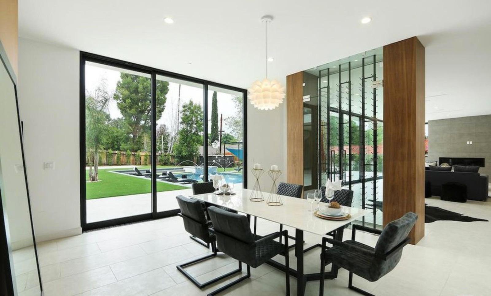 A's Woodland Hills House — photo 6
