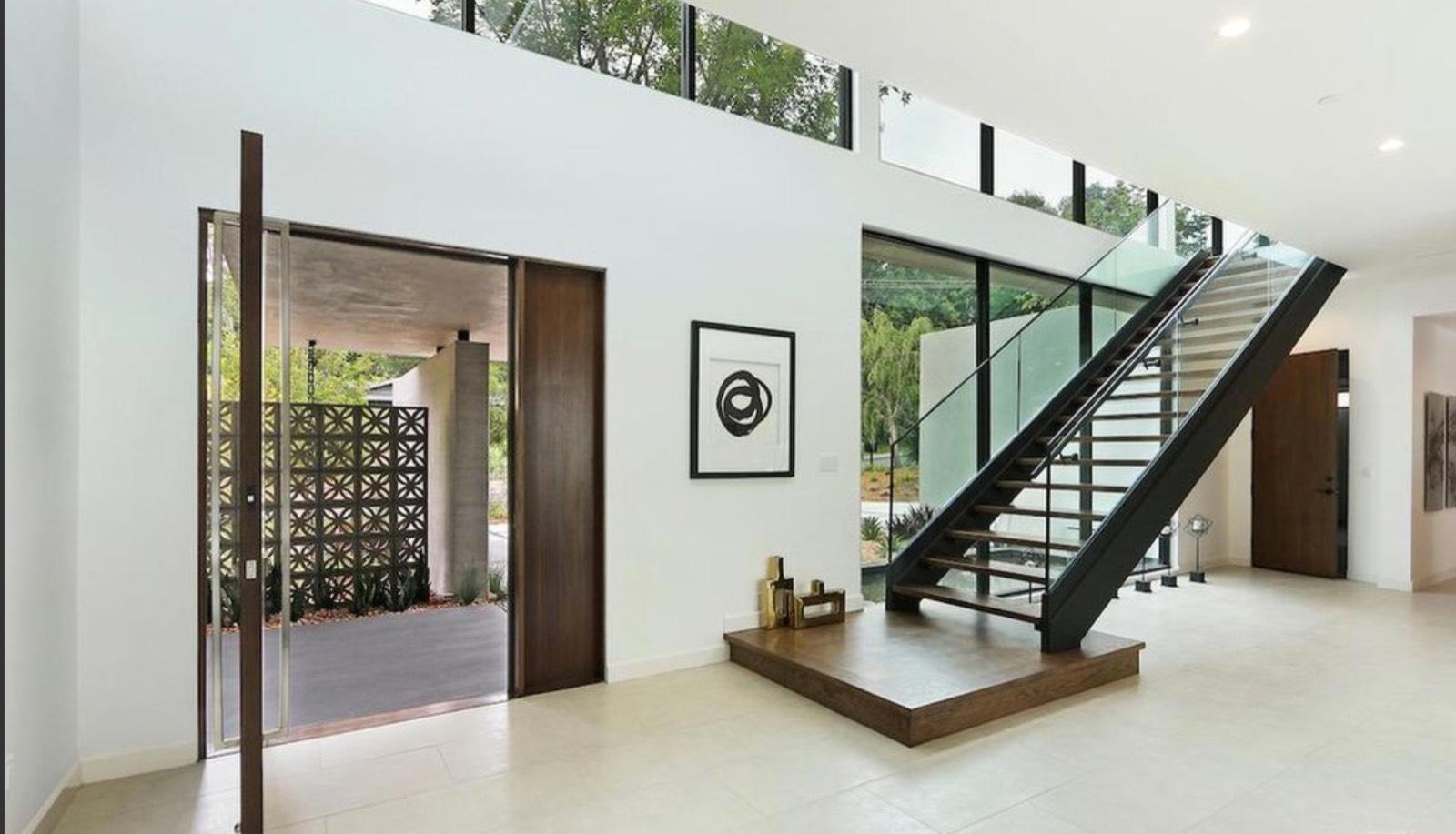 A's Woodland Hills House — photo 9
