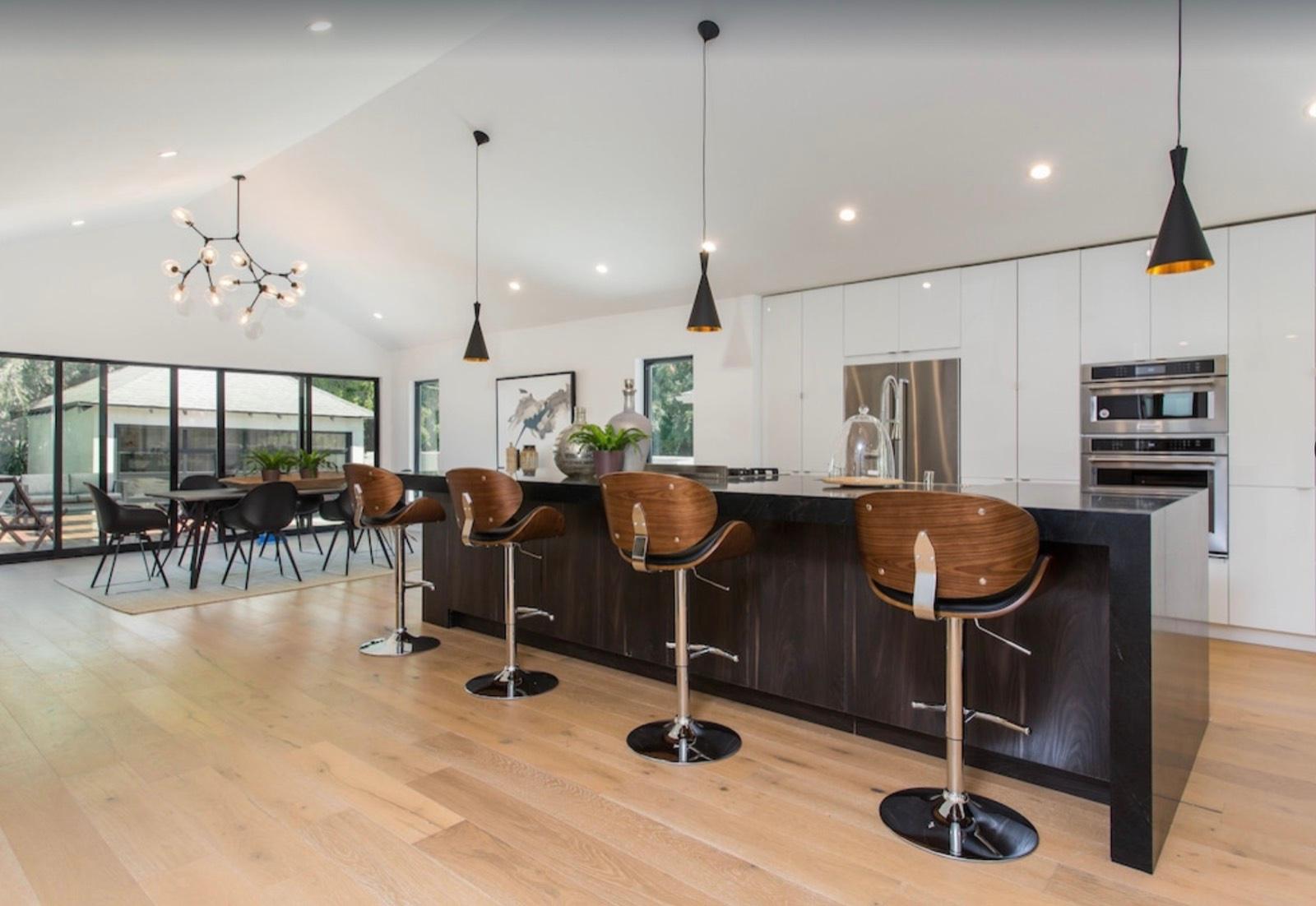 AS's Modern Bungalow — photo 4