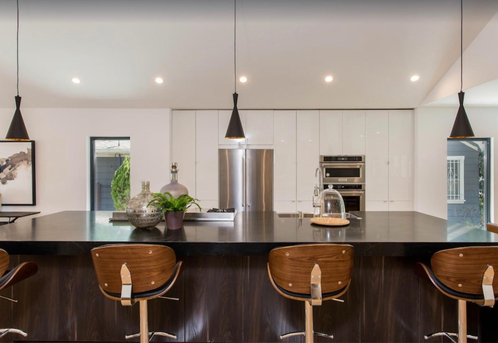 AS's Modern Bungalow — photo 1