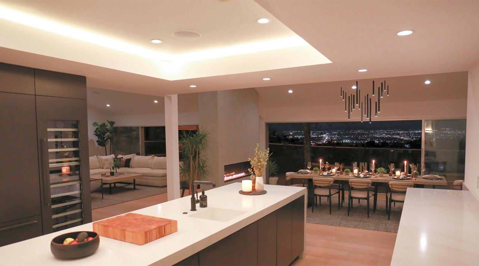 AS's Modern Skyline Home — photo 2