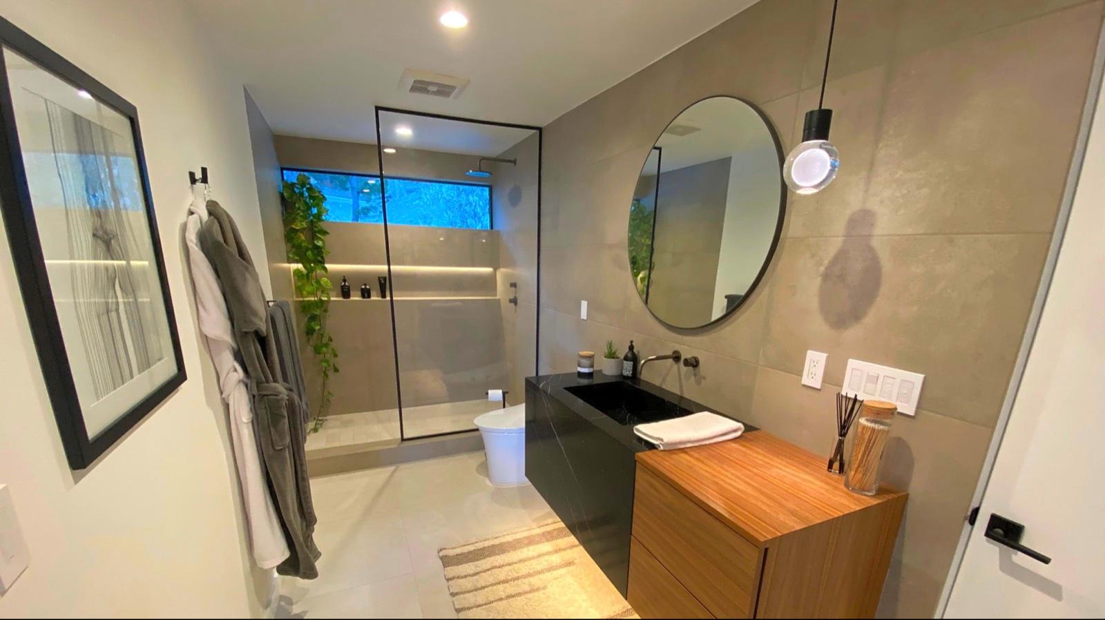AS's Modern Skyline Home — photo 12