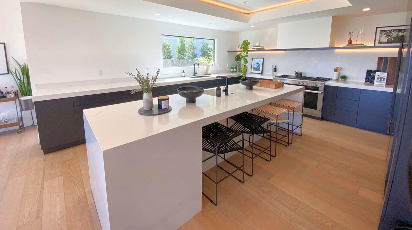 AS's Modern Skyline Home — photo 4