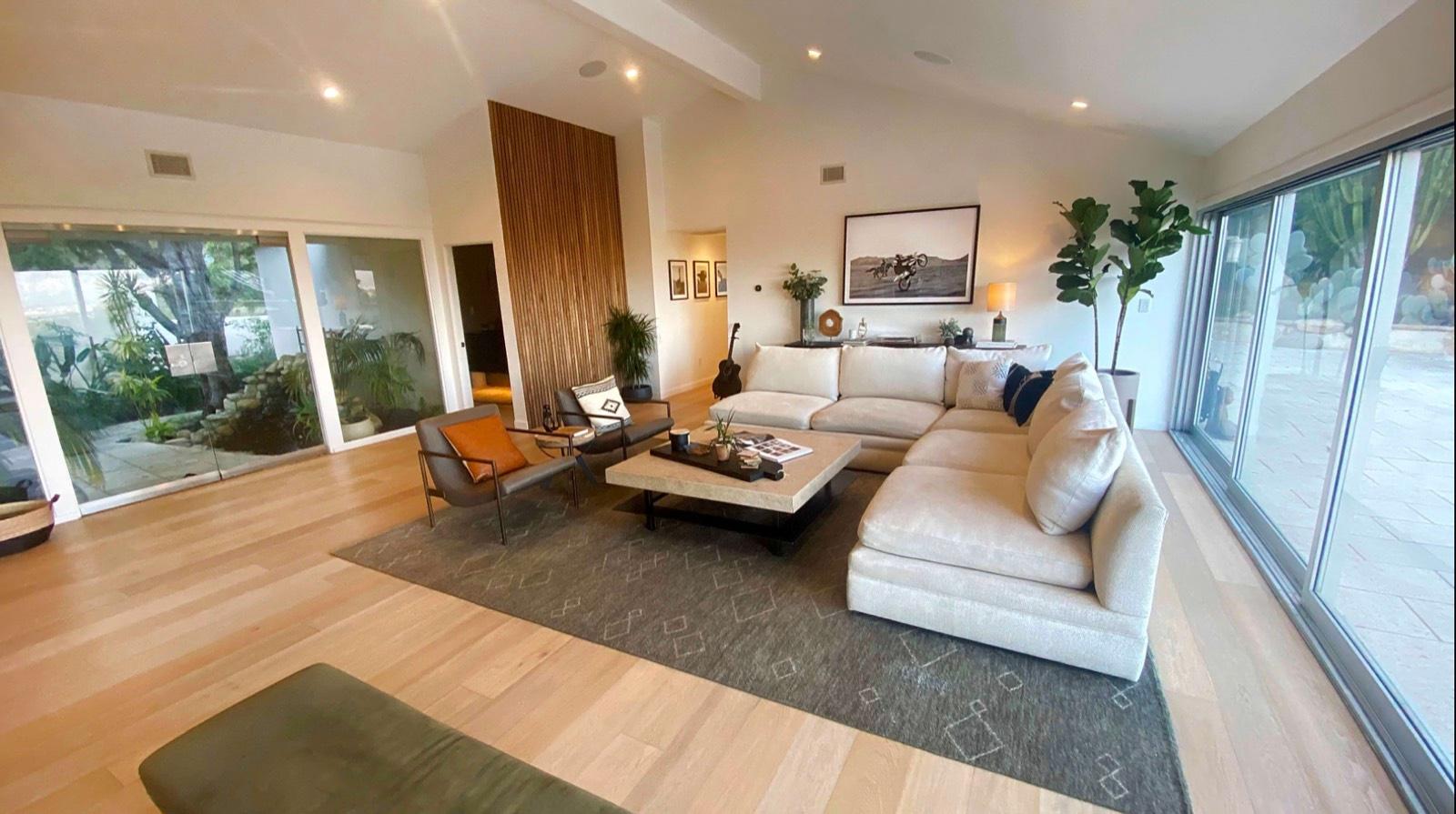 AS's Modern Skyline Home — photo 6