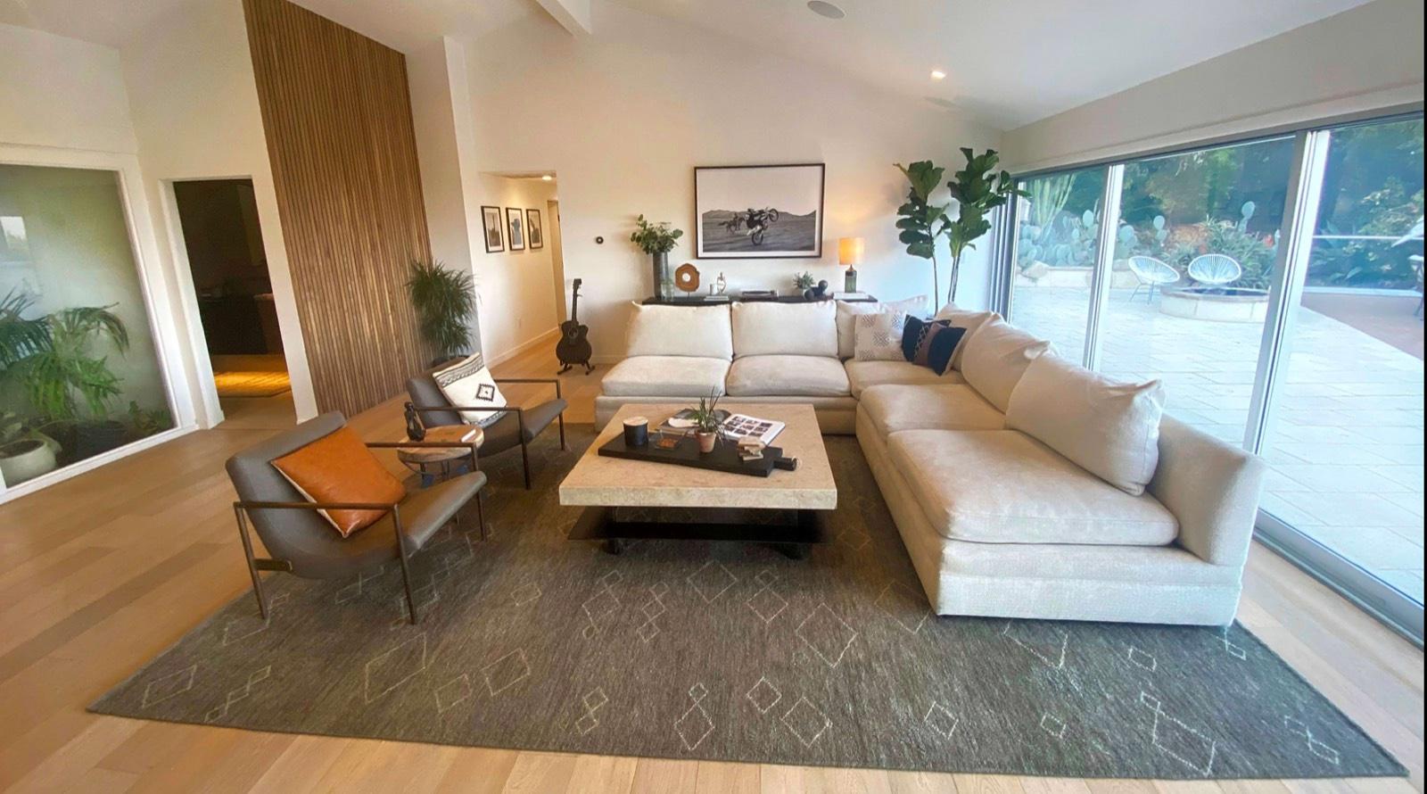 AS's Modern Skyline Home — photo 7