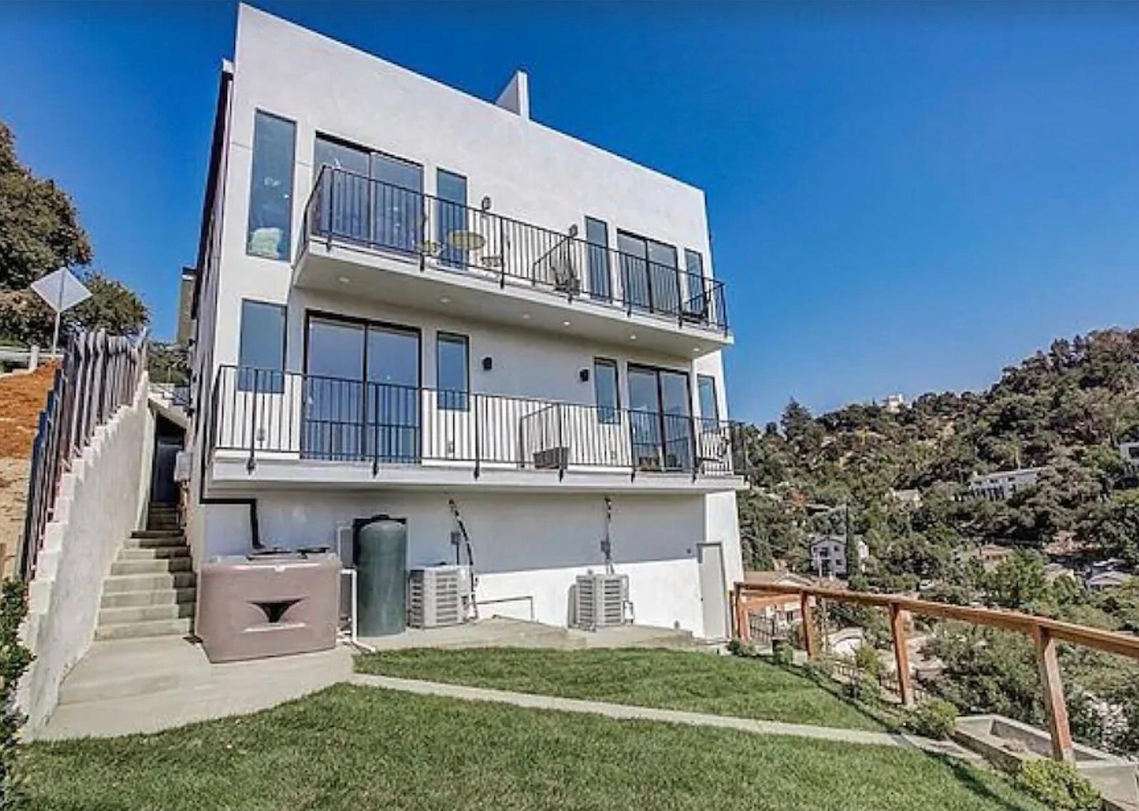 AS's Modern Tower on the Hill — photo 3