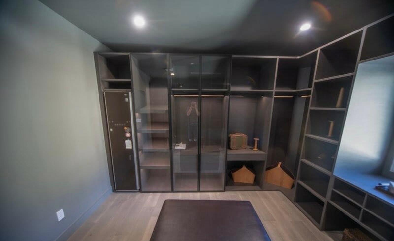 AT's Modern Princess Mansion — photo 3