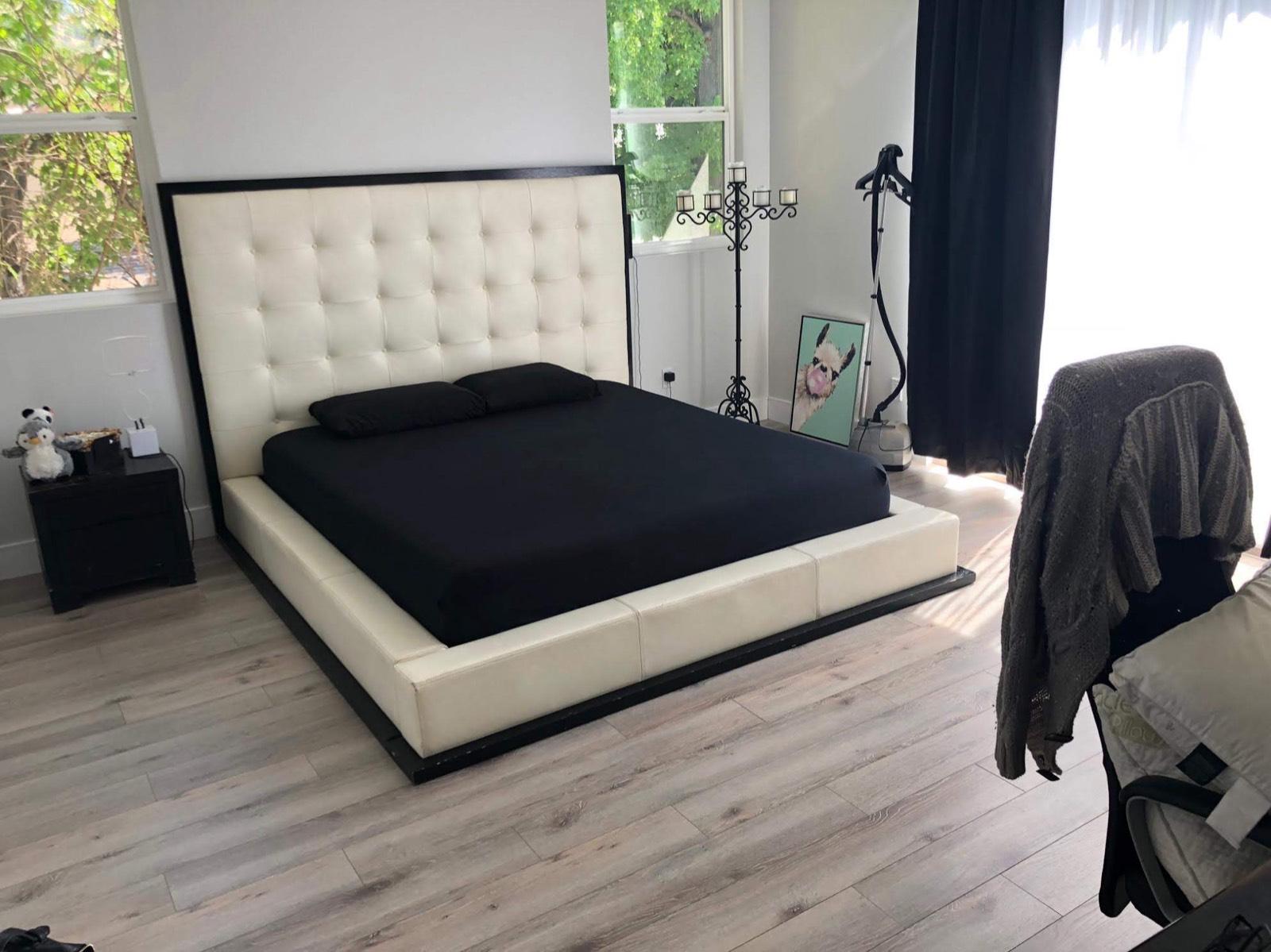 AZ's Encino Bachelor Pad — photo 4