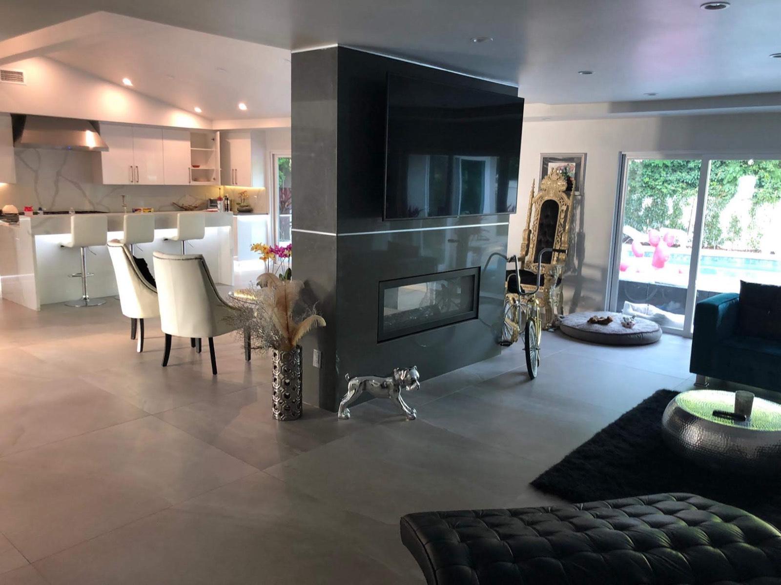 AZ's Encino Bachelor Pad — photo 6