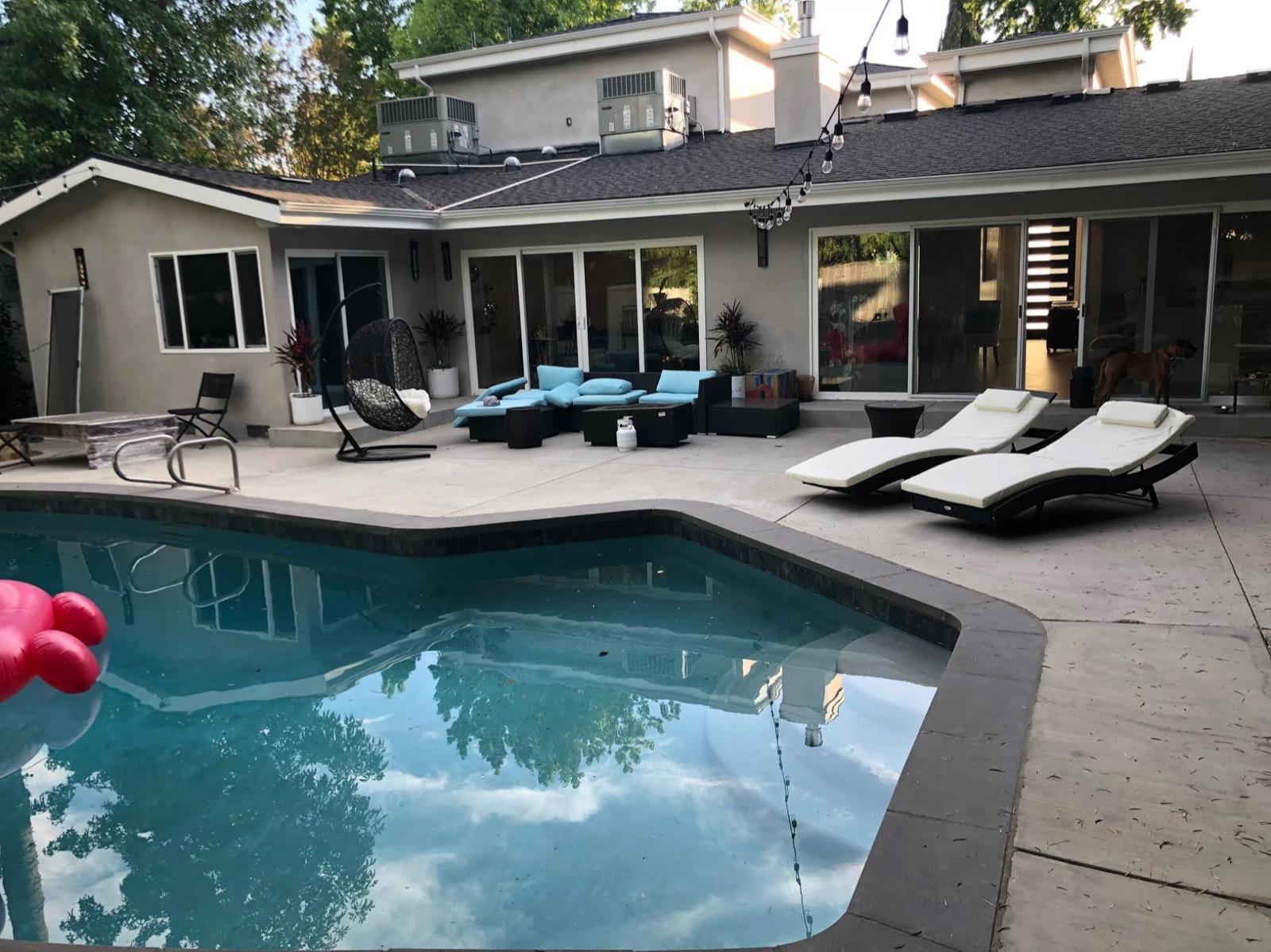 AZ's Encino Bachelor Pad — photo 1