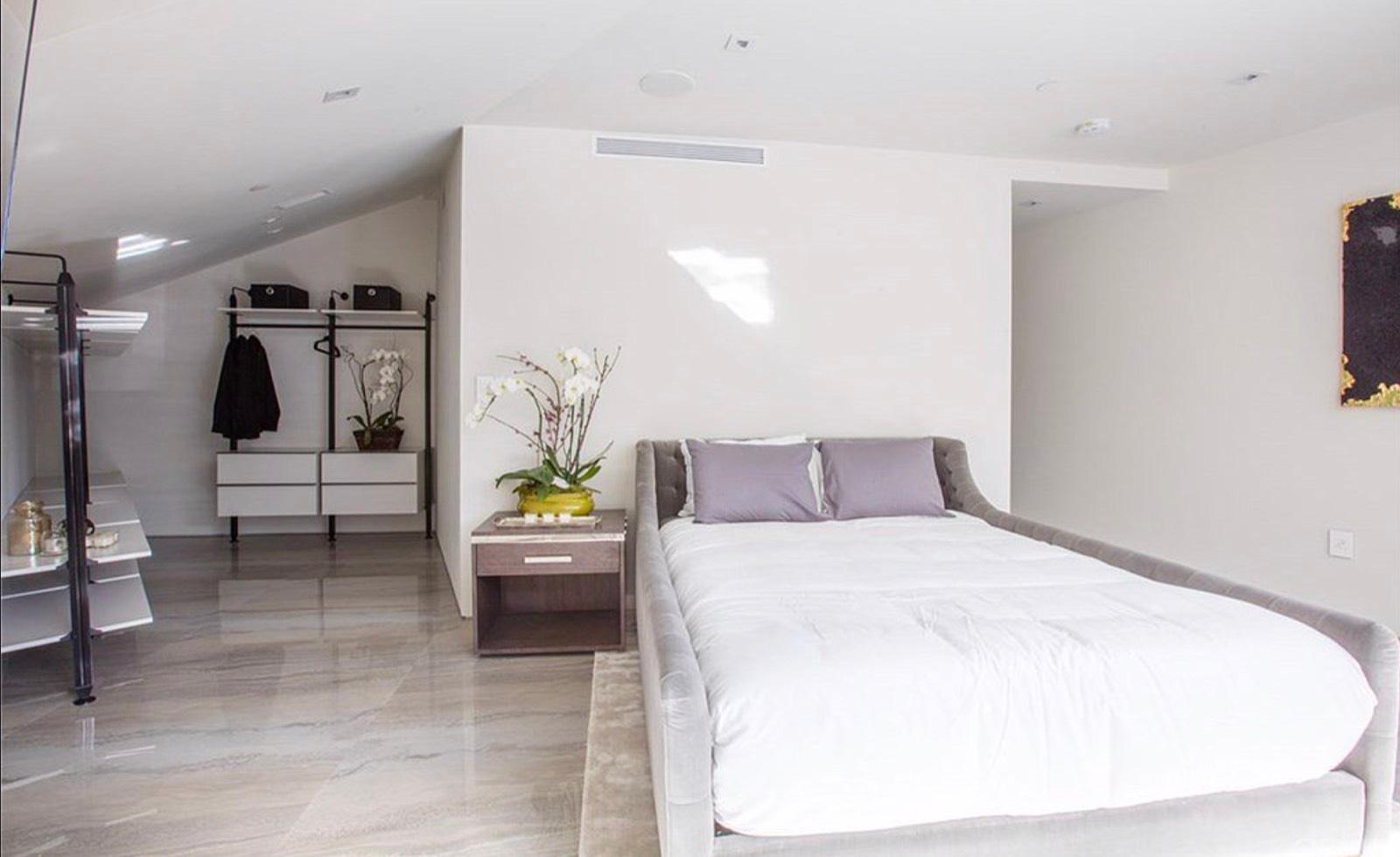B House — photo 11
