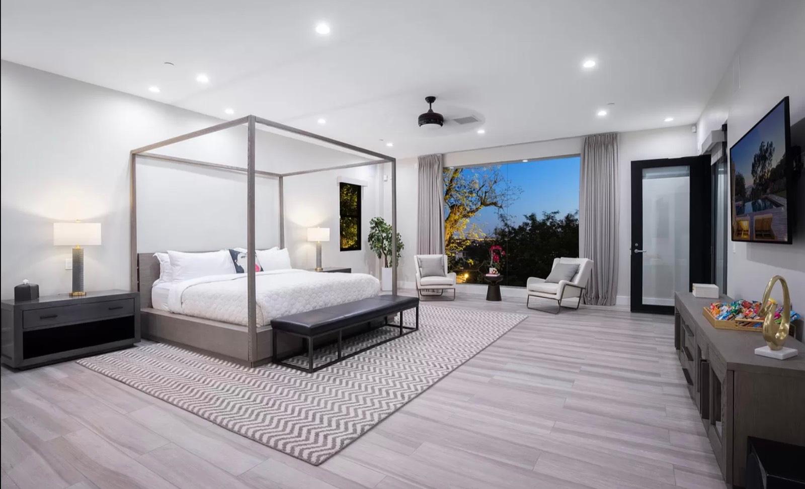 B's Modern Grand View Escape — photo 1