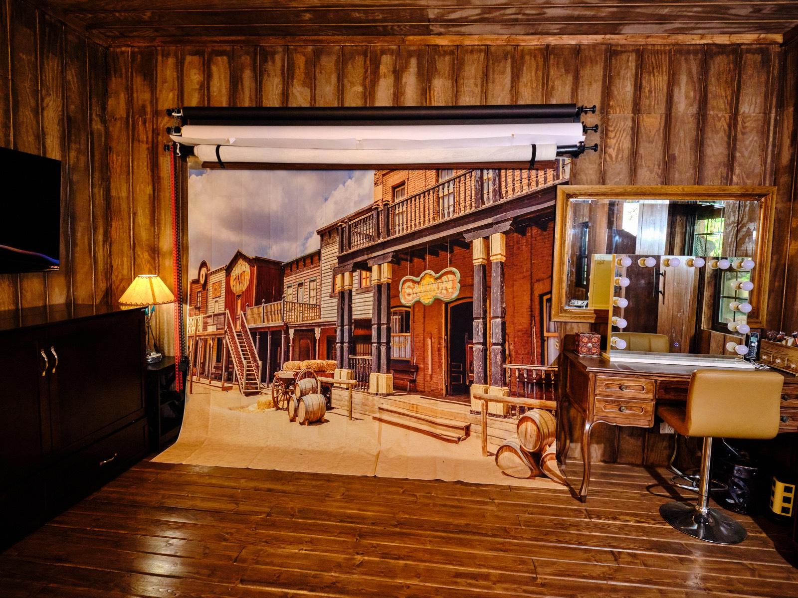B's Quaint Cowboy Saloon — photo 8