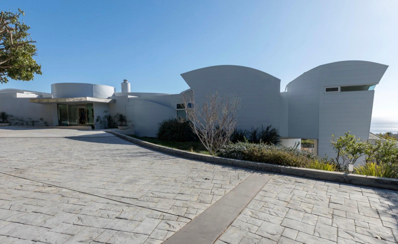Beach Glass Modern Home — photo 11