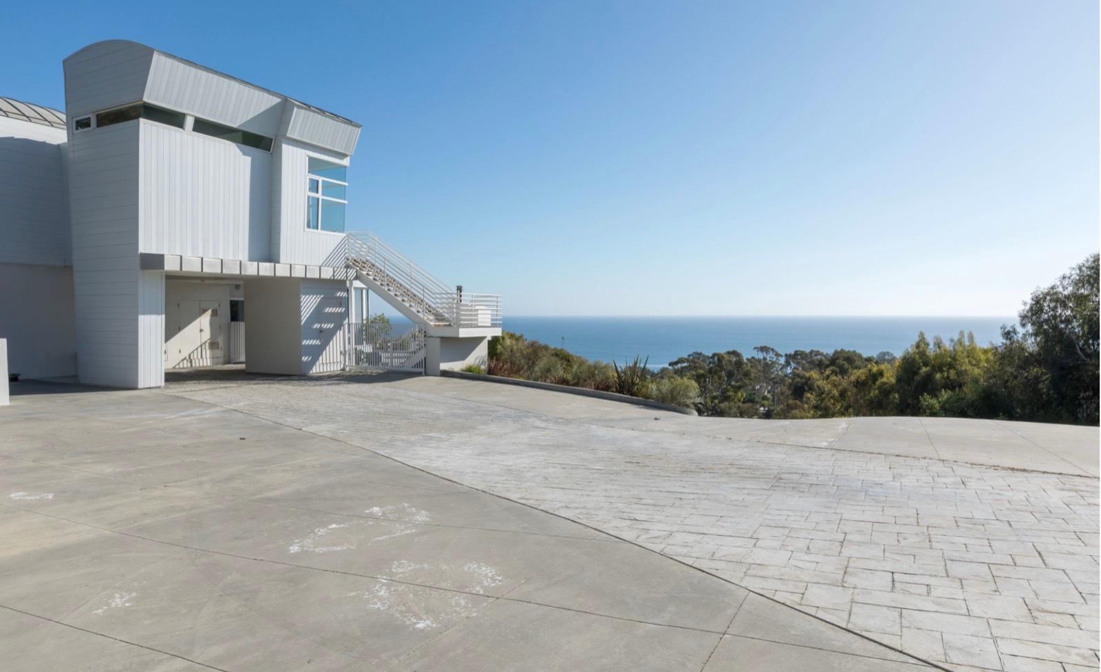 Beach Glass Modern Home — photo 12