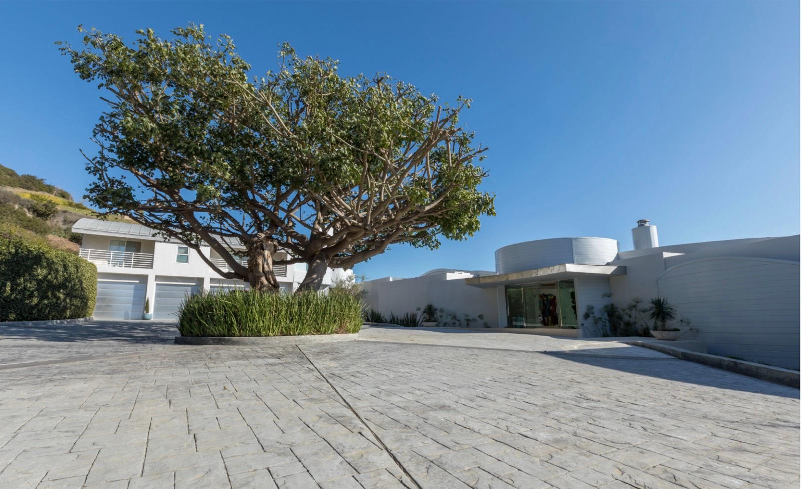Beach Glass Modern Home — photo 8