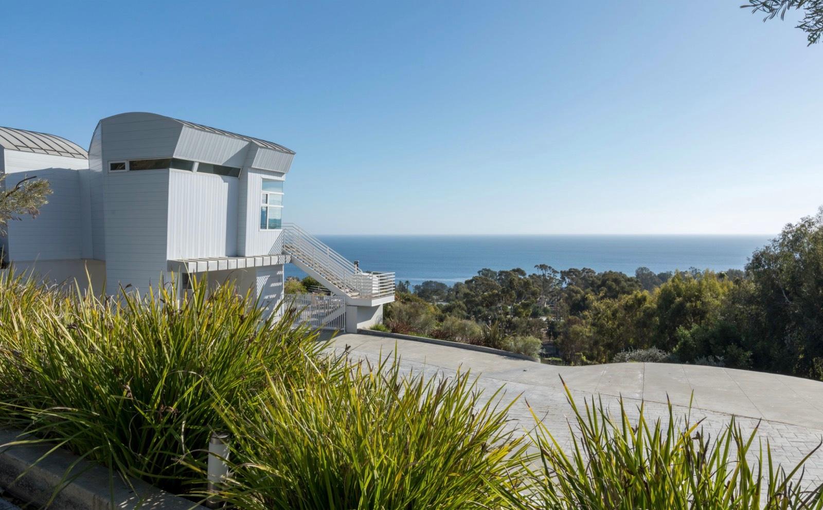 Beach Glass Modern Home — photo 10