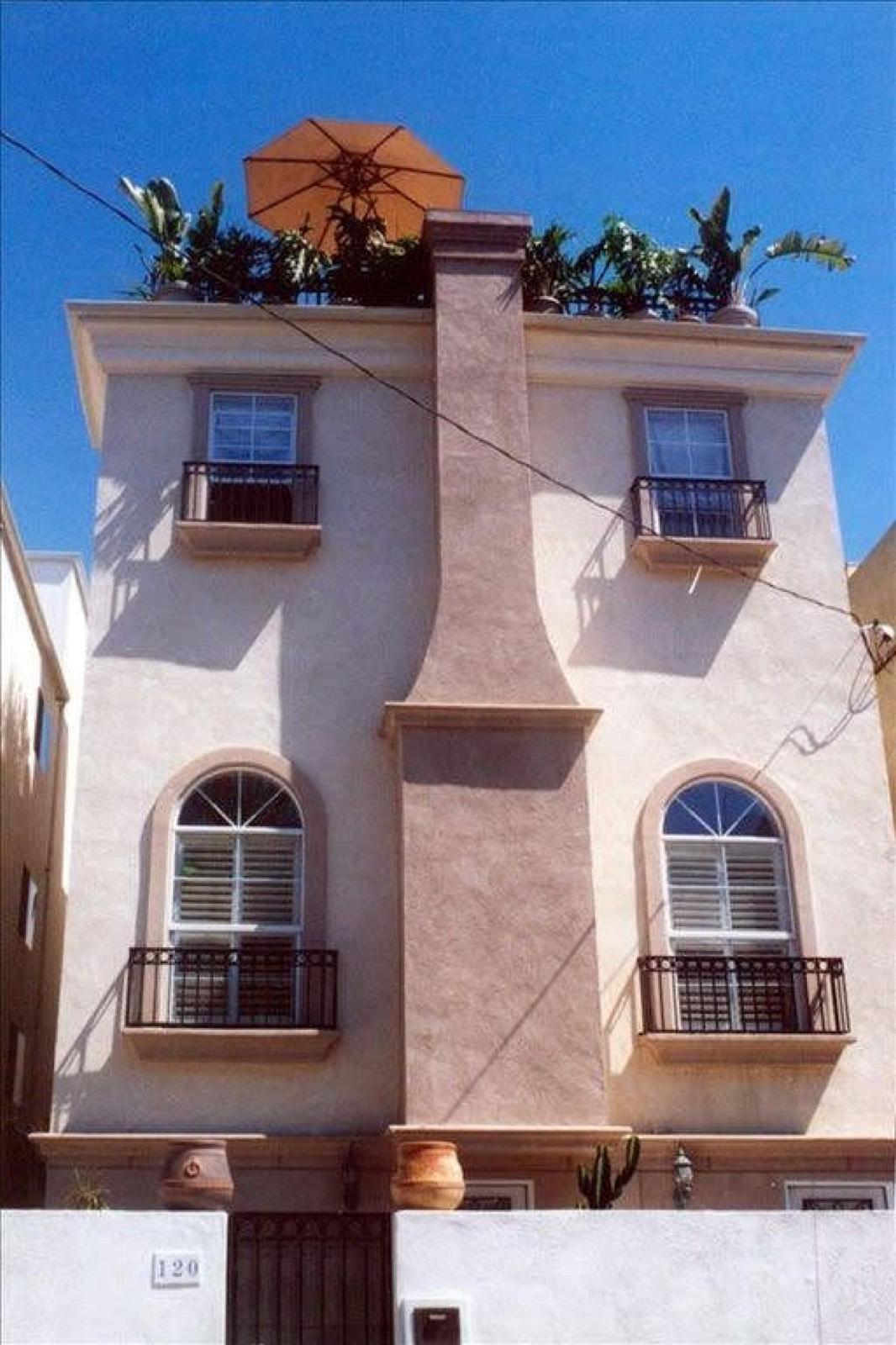 Beach house — photo 1