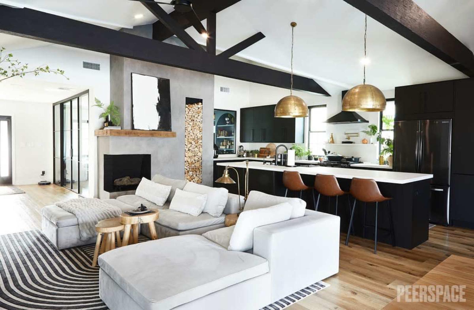 Beautiful contemporary bright home with pool — photo 1