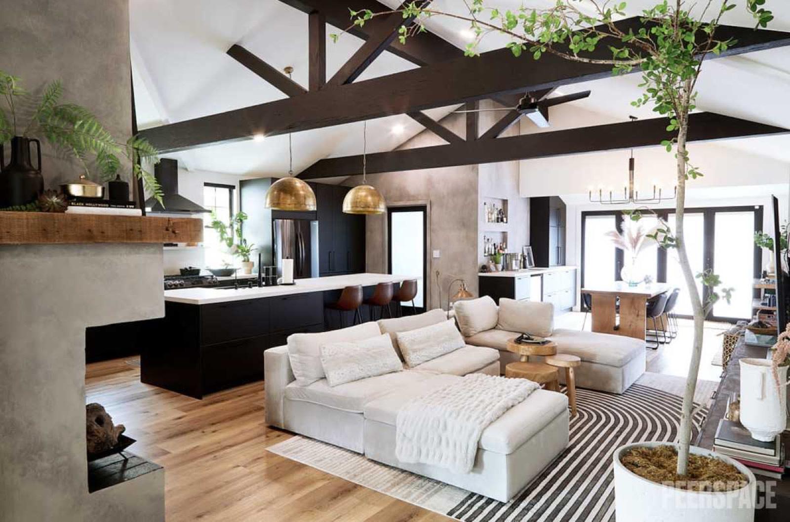 Beautiful contemporary bright home with pool — photo 2
