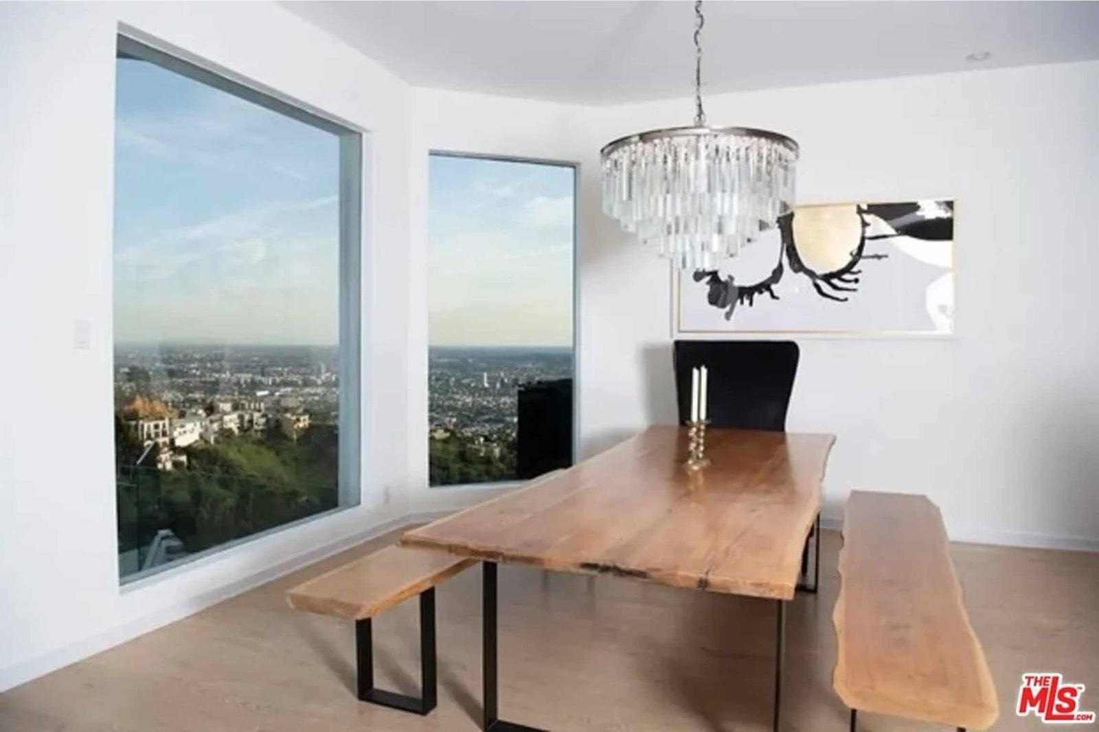 Beautiful home Sunset View of City — photo 2