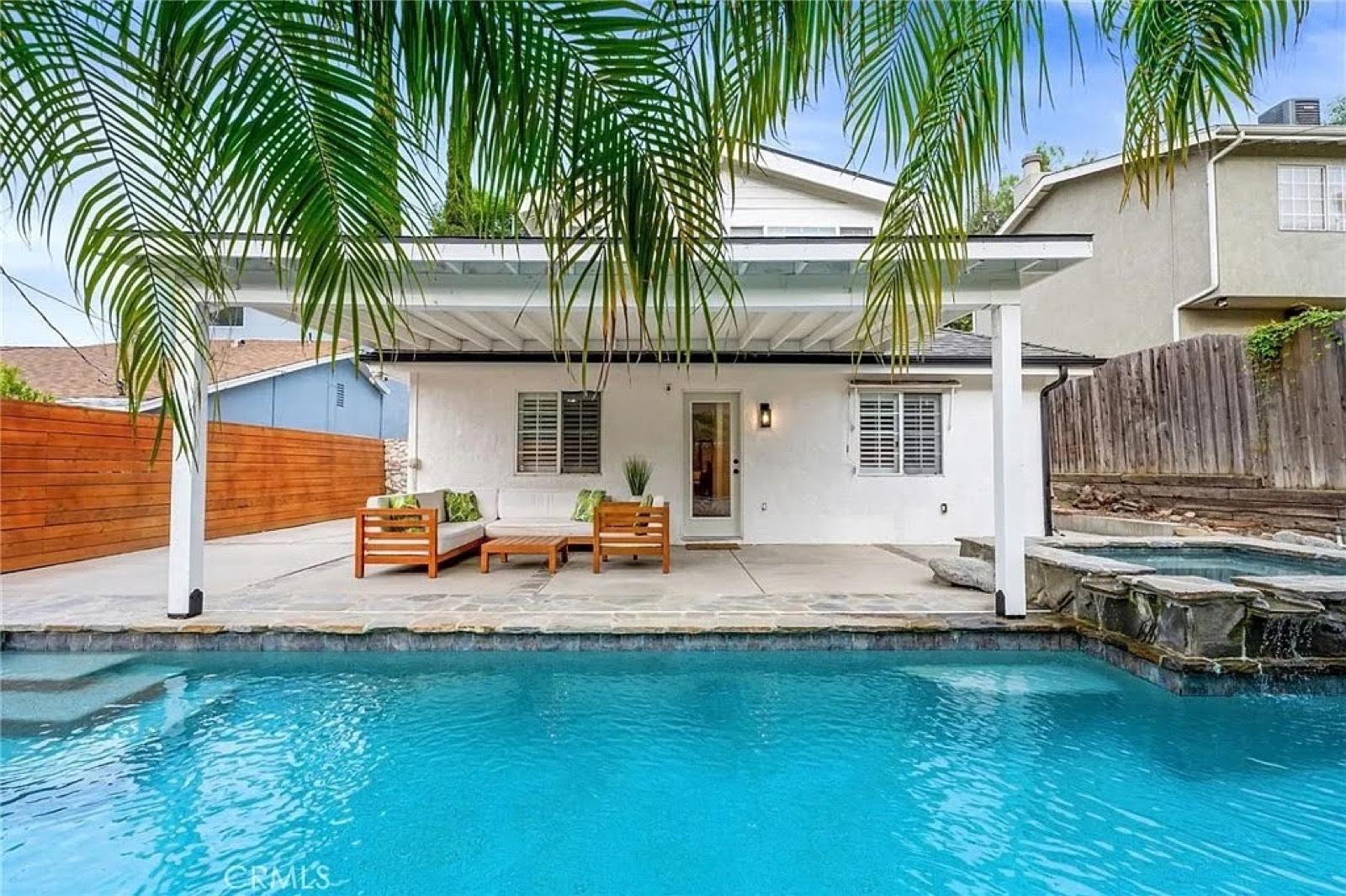 BEAUTIFUL WHITE home W great pool — photo 3