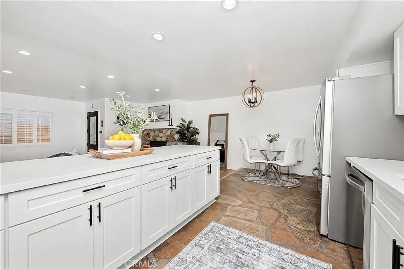 BEAUTIFUL WHITE home W great pool — photo 6