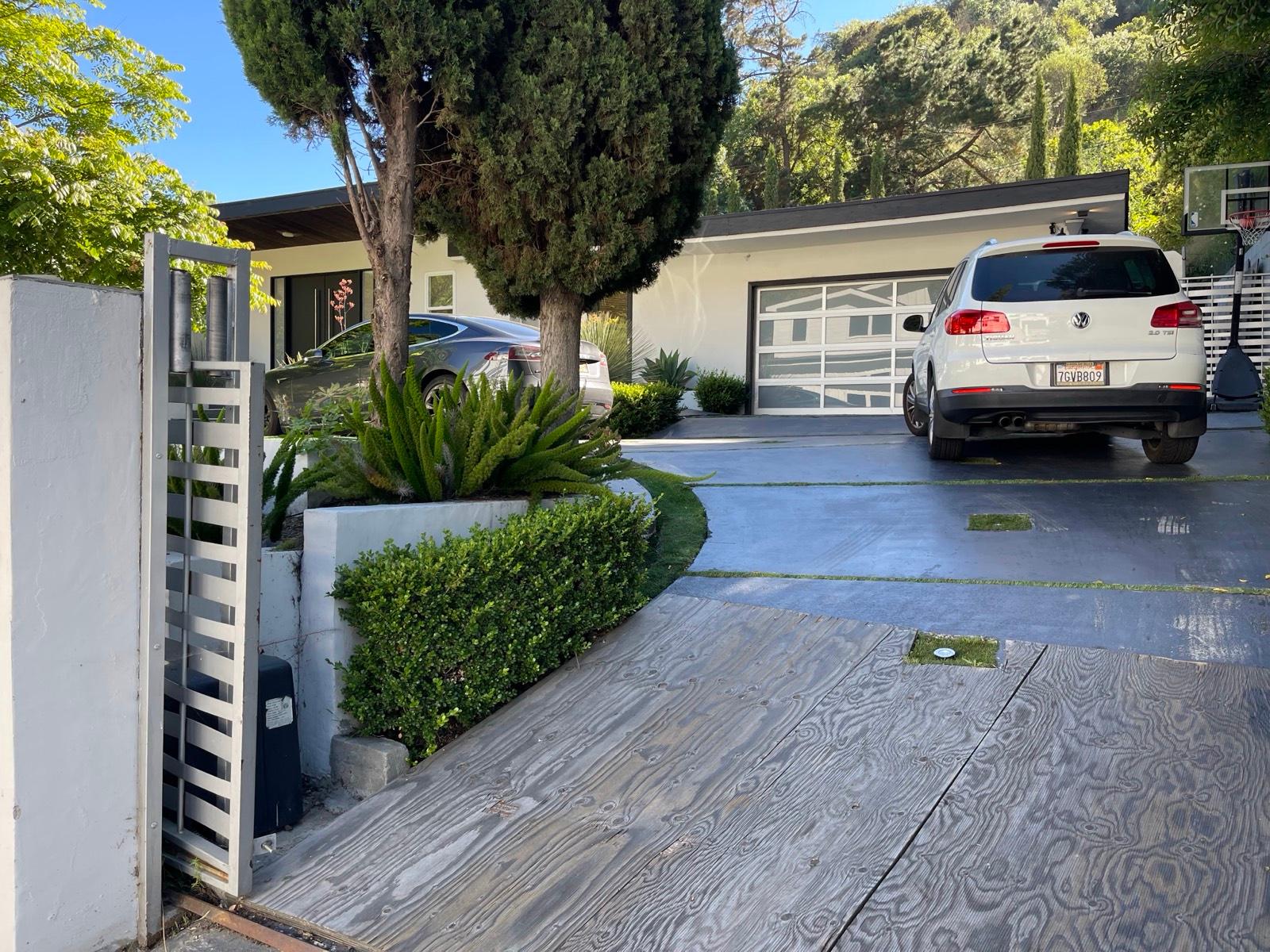 Bel Air Bachelor Pad — photo 3