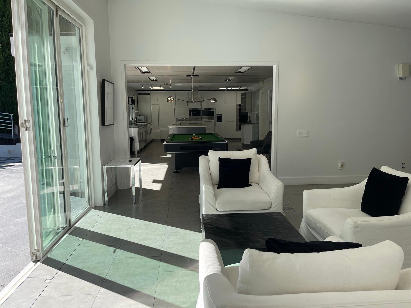 Bel Air Bachelor Pad — photo 9