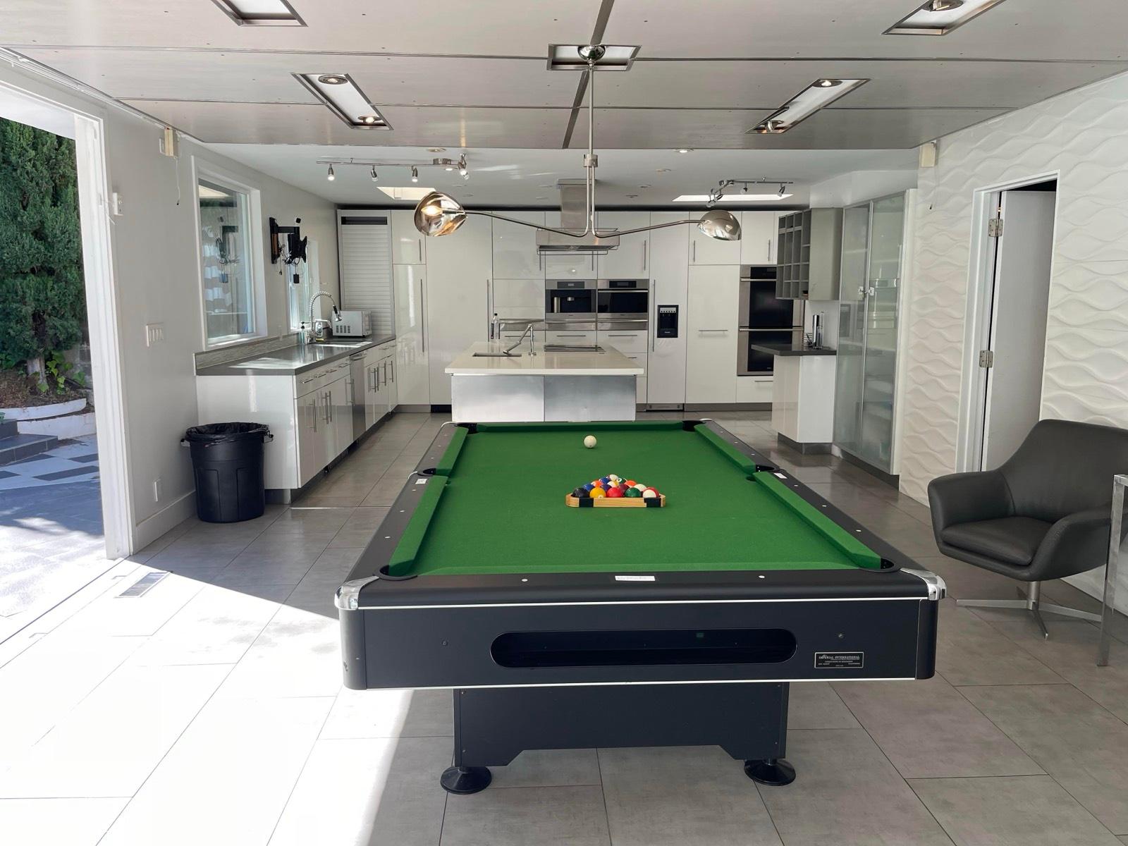 Bel Air Bachelor Pad — photo 10