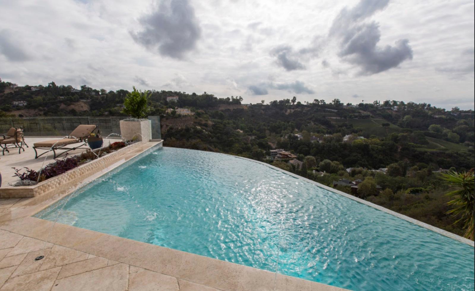 Bel Air Backyard — photo 1