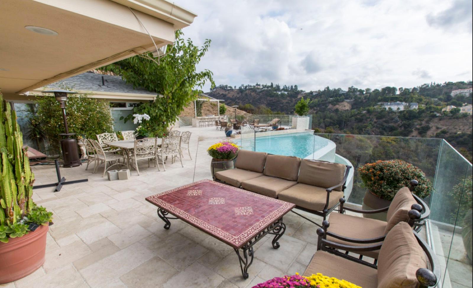 Bel Air Backyard — photo 9