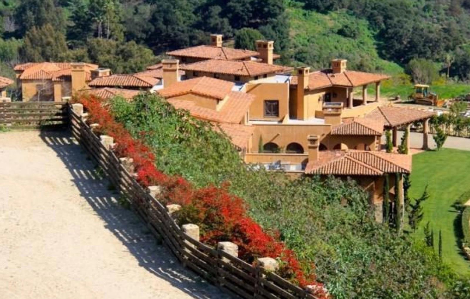 Beverly Hills Compound — photo 2