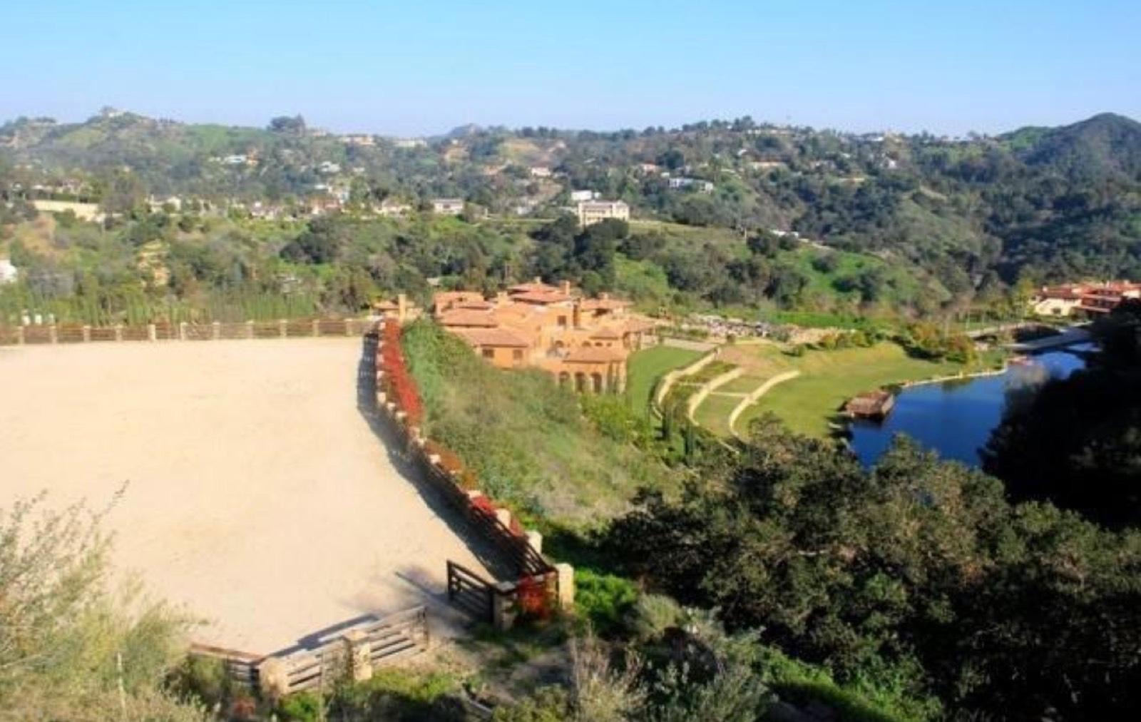 Beverly Hills Compound — photo 12