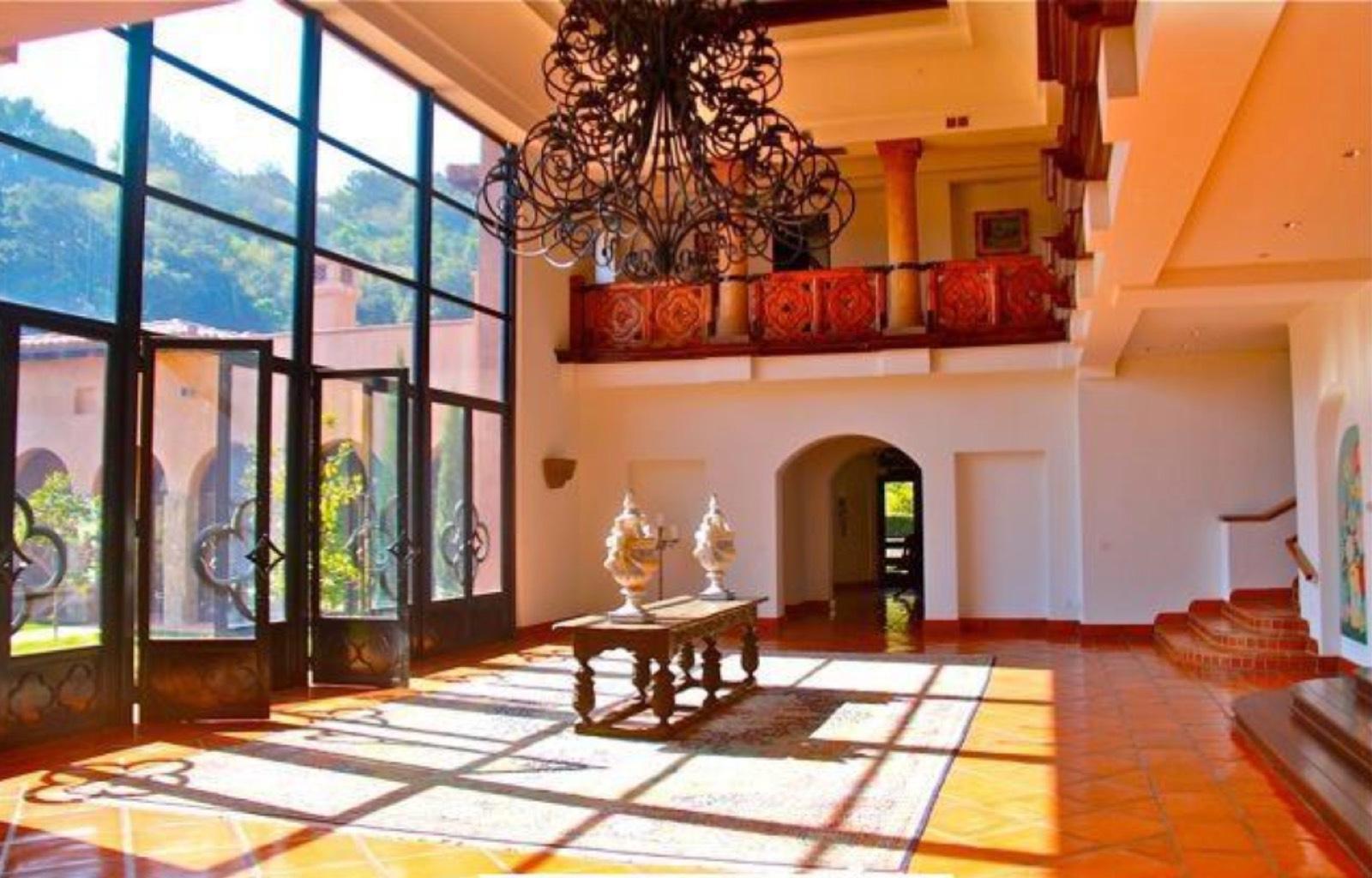 Beverly Hills Compound — photo 7