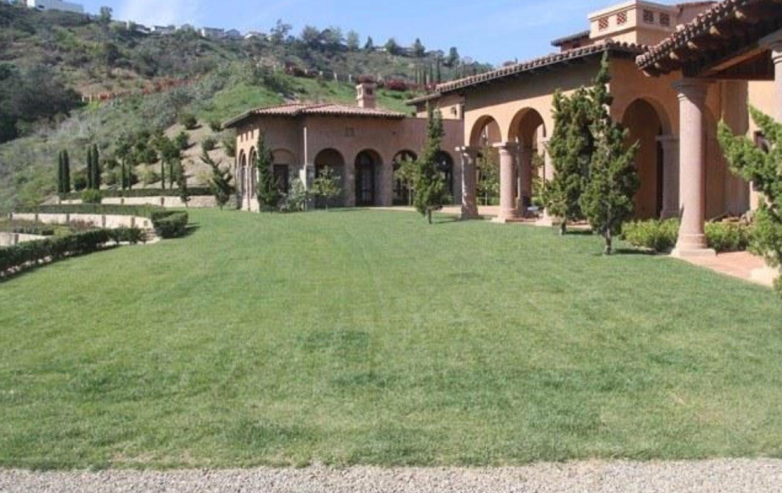 Beverly Hills Compound — photo 9