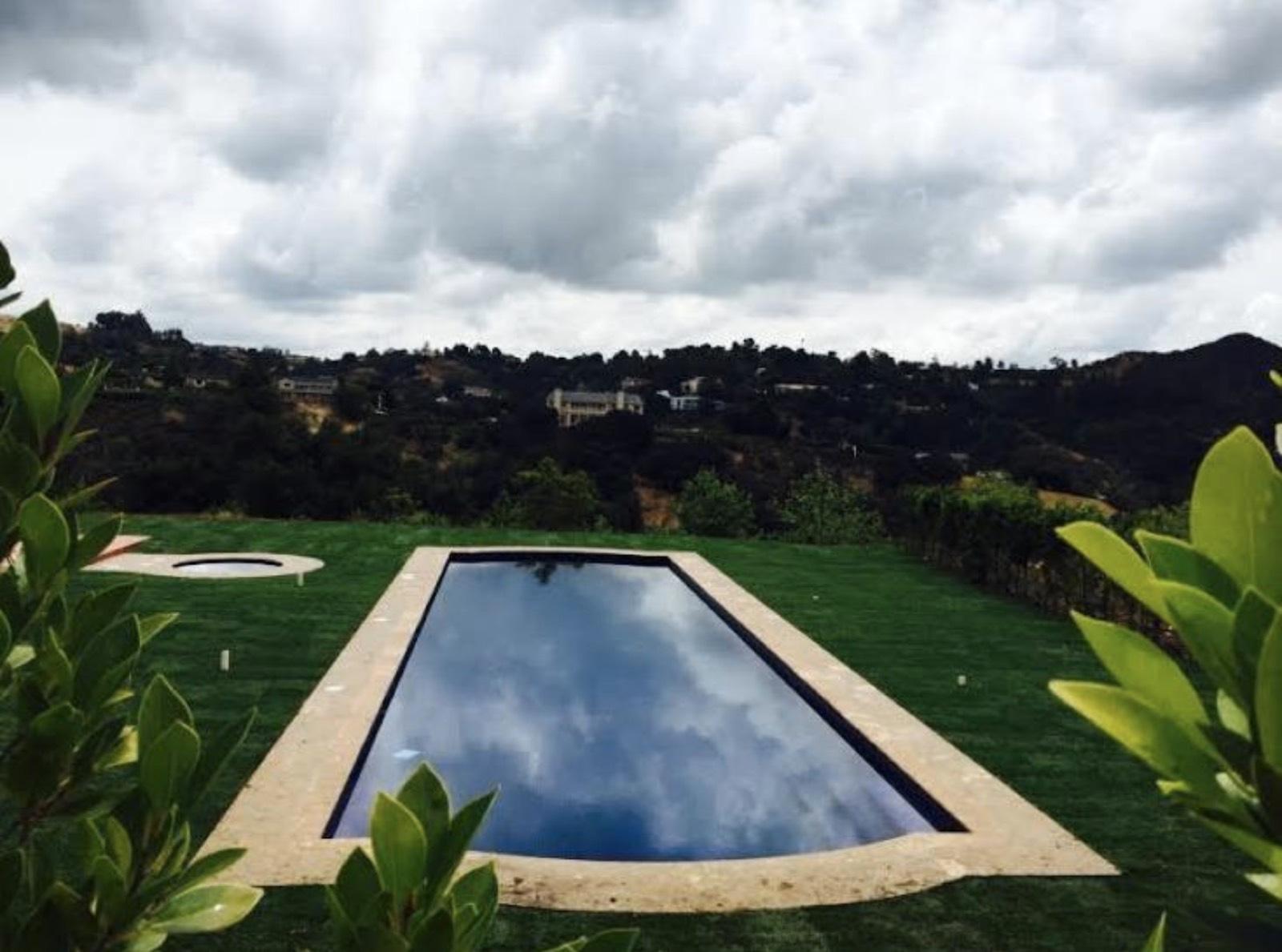 Beverly Hills Compound — photo 10