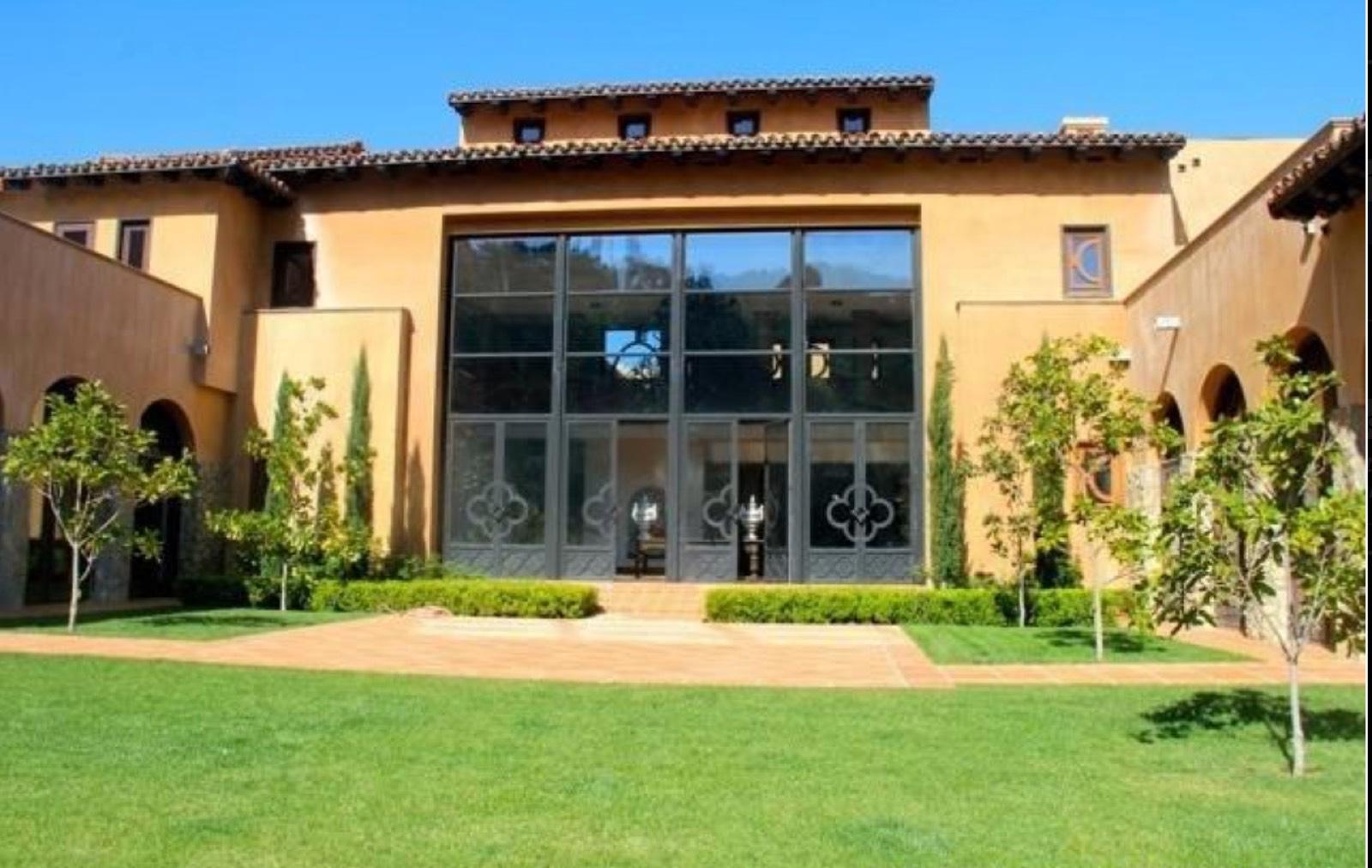 Beverly Hills Compound — photo 11