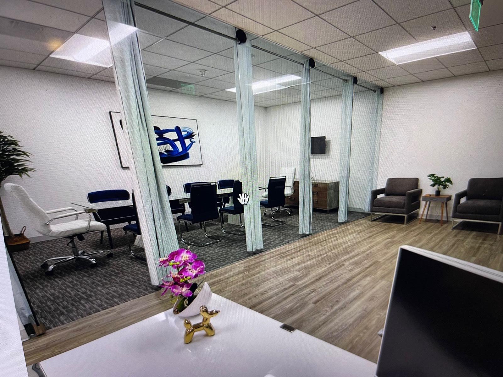 BEVERLY HILLS OFFICE STYLISH — photo 2
