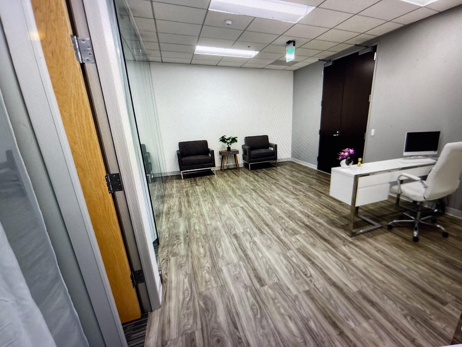 BEVERLY HILLS OFFICE STYLISH — photo 5