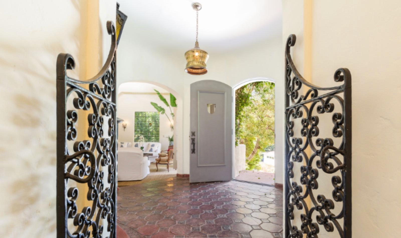 BH Spanish Mansion — photo 3