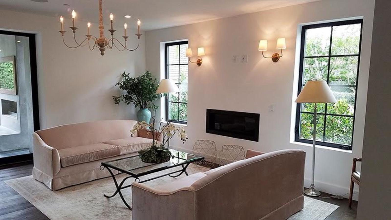 Brentwood House — photo 1