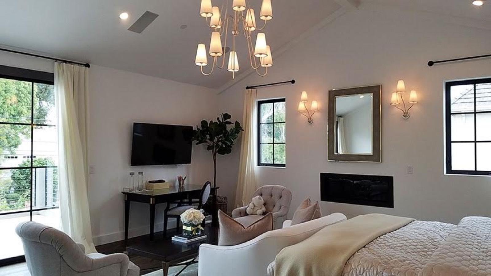 Brentwood House — photo 10