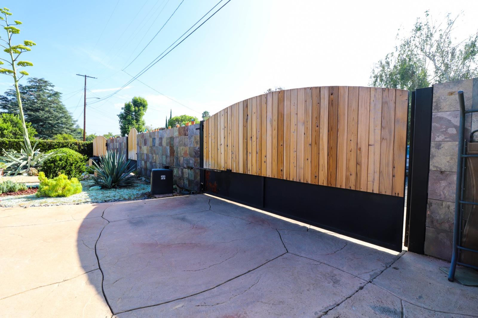 B's colorful House — photo 12