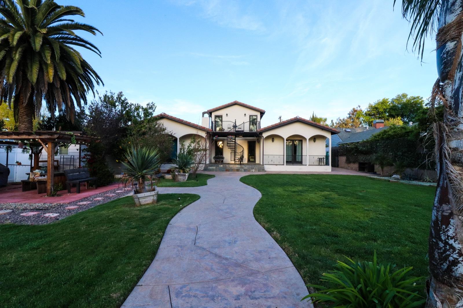 B's colorful House — photo 5
